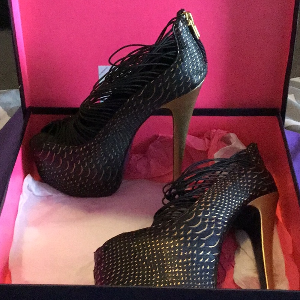 Platform Heels - Picture 3 of 4